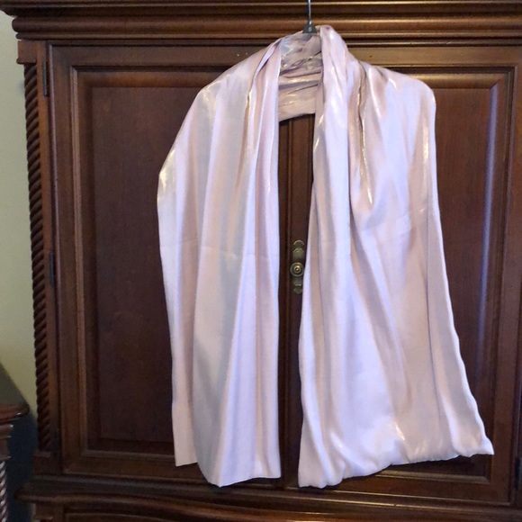 Light mauve shimmery wrap - Picture 1 of 3